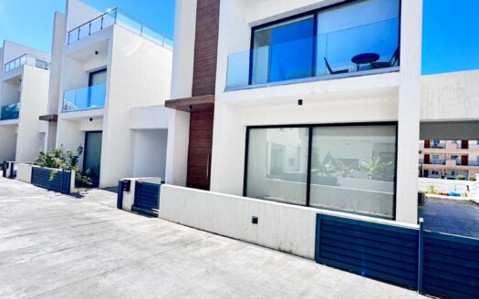 RENTED Three House Apartment At Universal