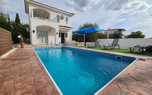 For Rent Three bedroom Villa At Peyia